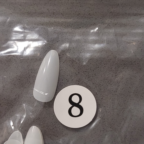 1100 fake nails with press-on glue and fake nail clippers - Picture 5 of 12